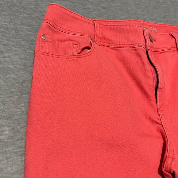 Chico's Jeans Womens Size 1.5 (32x24) Crop Platinum Coral Red Stretch pants - Picture 4 of 16